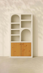 Le meuble Santorini Airy avec portes en bois