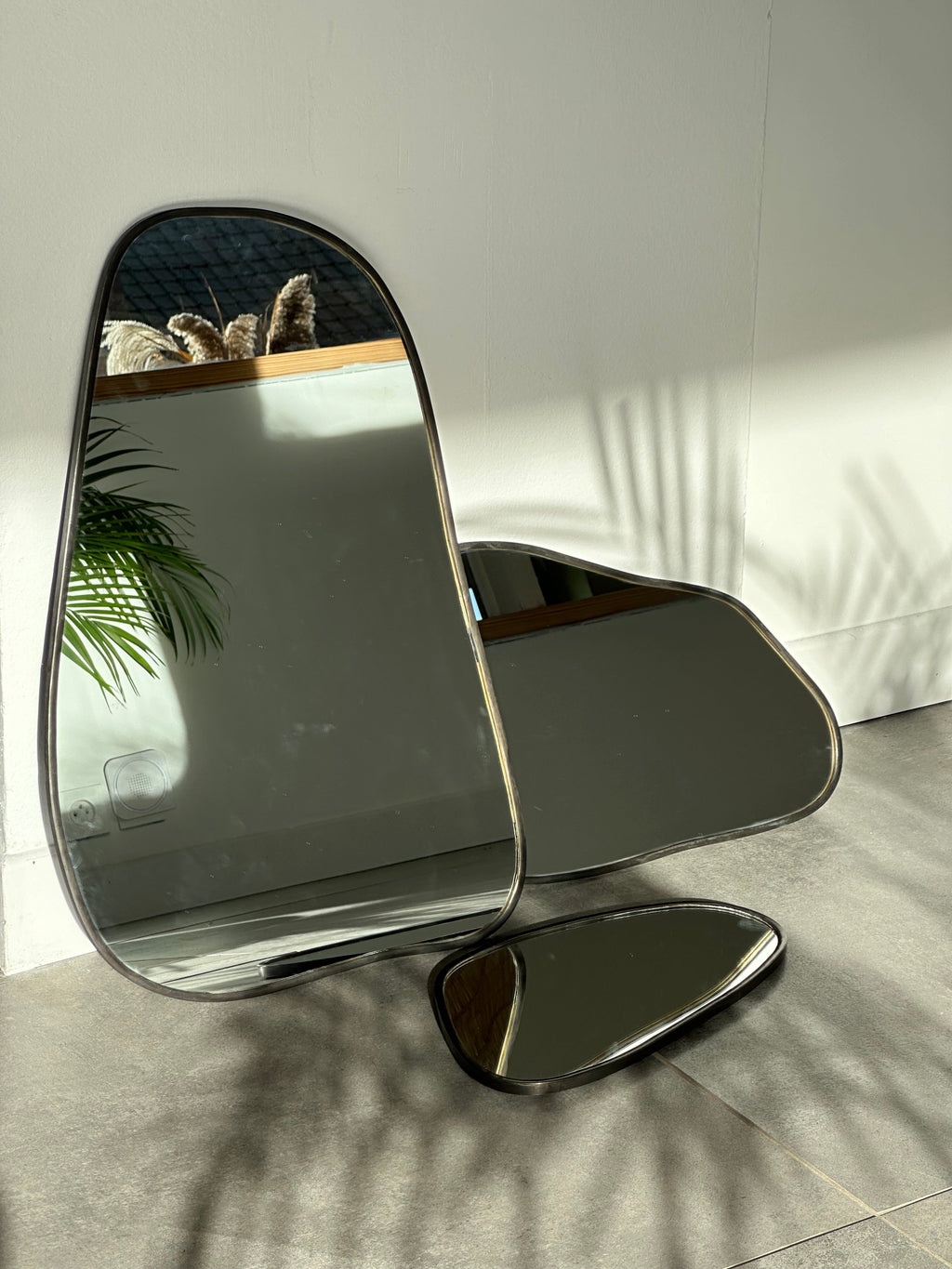 Miroir en Laiton Noir Artisanale – Élégance Sombre et Raffinée