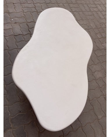 Table à Dîner en Béton Ciré – Forme Organique