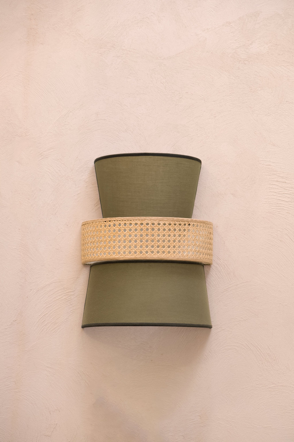 Applique en Cannage – Éclat Naturel et Charme Authentique